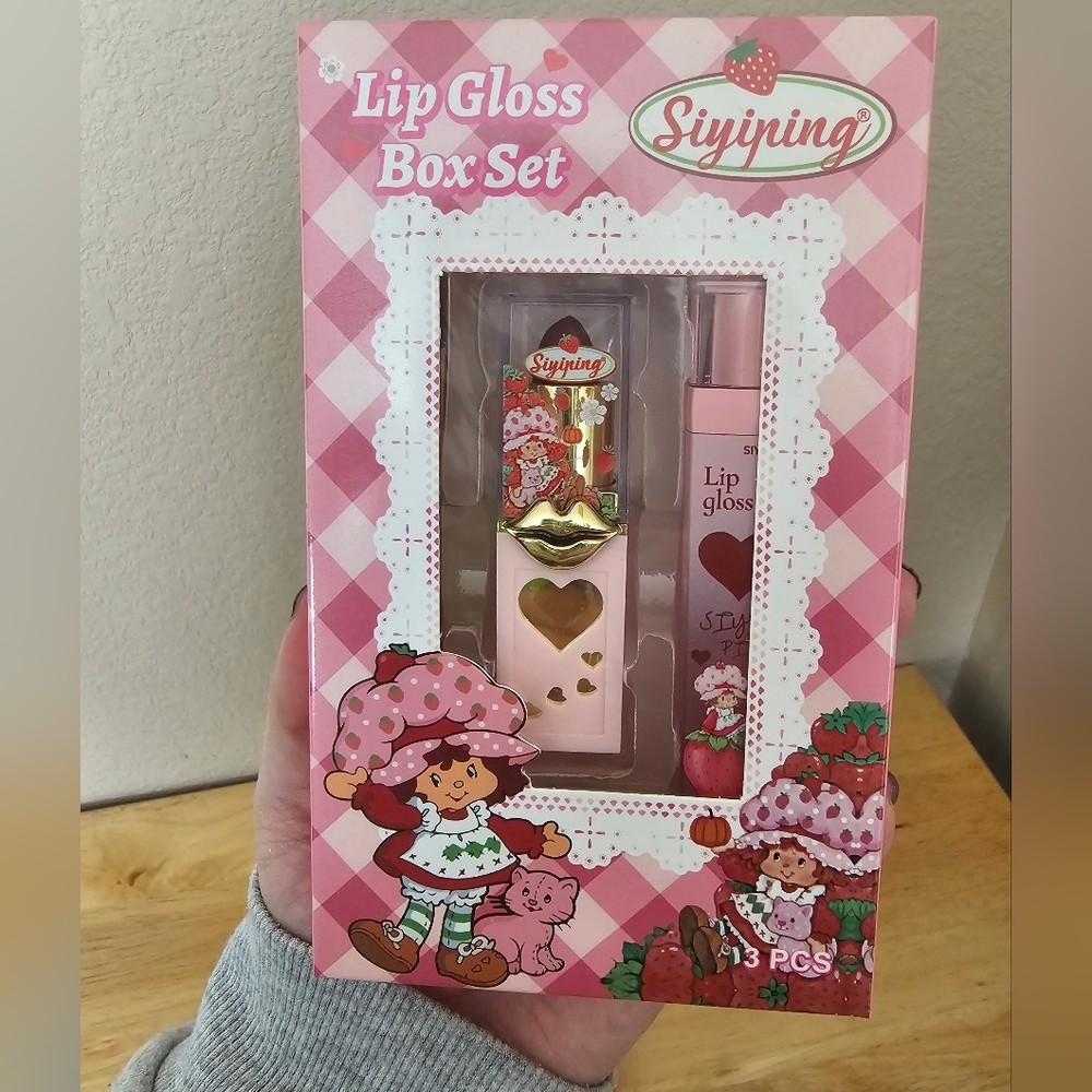 Strawberry Shortcake Makeup Bundle - Picture 4 of 4